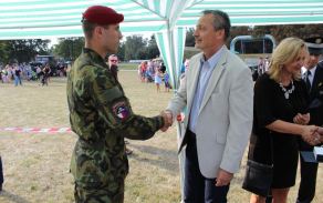 Martin Stropnický poděkoval přítomným vojákům za jejich službu