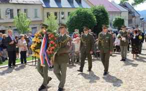 Armádu České republiky zastupoval ředitel Krajského vojenského velitelství Karlovy Vary, plukovník Jaroslav Kořínek
