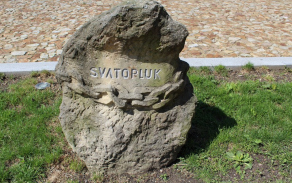 Vytesaný název pracovního tábora