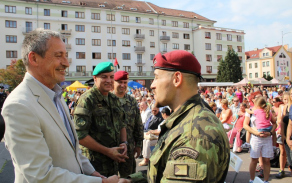 ocenění obdrželi i někteří novodobí váleční veteráni