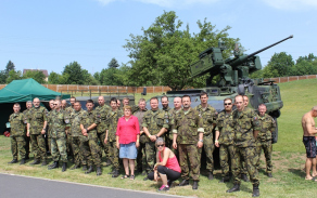 realizační tým a vojenská technika