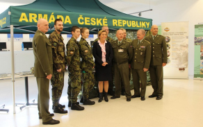 Na Den otevřených dveří zavítala hejtmanka Karlovarského kraje Mgr. Jana Vildumetzová