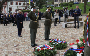 Karlovarský kraj na pietním aktu reprezentovala hejtmanka Jana Mračková Vildumetzová