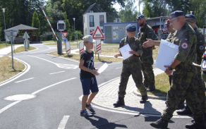 předání diplomu a dárečků
