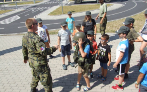příprava družstva před překážkovou dráhou