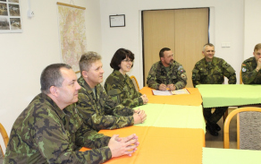 Beseda brigádní generálky Lenky Šmerdové s příslušníky AZ
